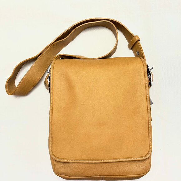 Vintage (1993) Coach Shoulder Bag - Mint Condition - Never Used - Golden Tan - Picture 1 of 4